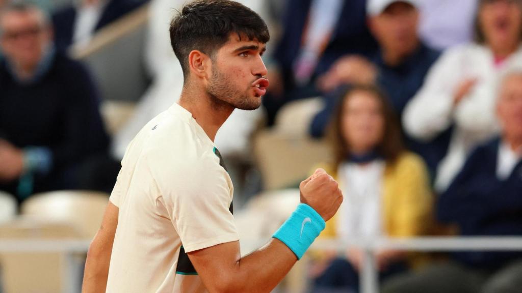 Alcaraz celebra un punto durante el tie break del segundo set contra Musetti.