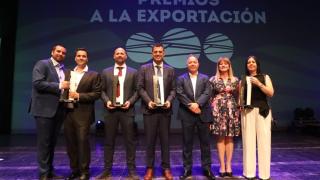 Ignacio Lobato y Óscar Blanco (Panel Sandwich), Raúl Gascón (Voeral), Bstien Piombini y Fernando Gracia (PMF Distribution), Alejandra Gil (HMY) y Gema Vicente (MHY).