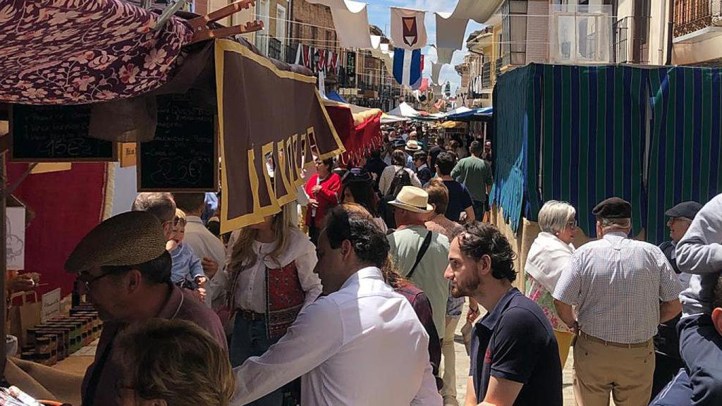 Las calles de Villalón abarrotadas en el Mercado Comarcal y la Feria Agroalimentaria