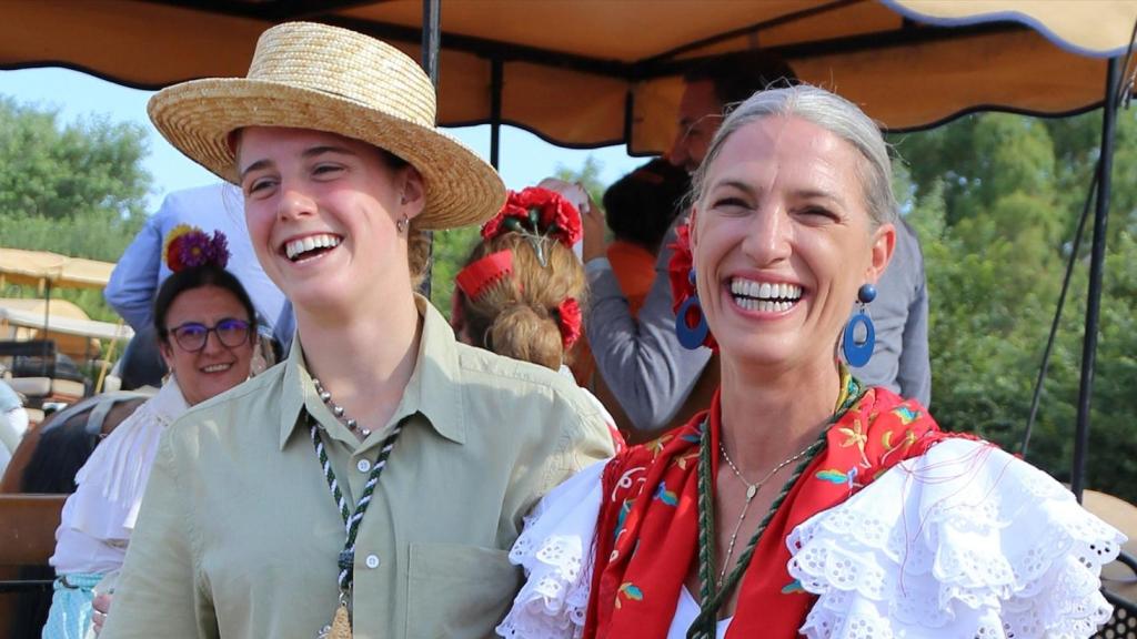 Laura Sánchez y su hija, Naia, en El Rocío.