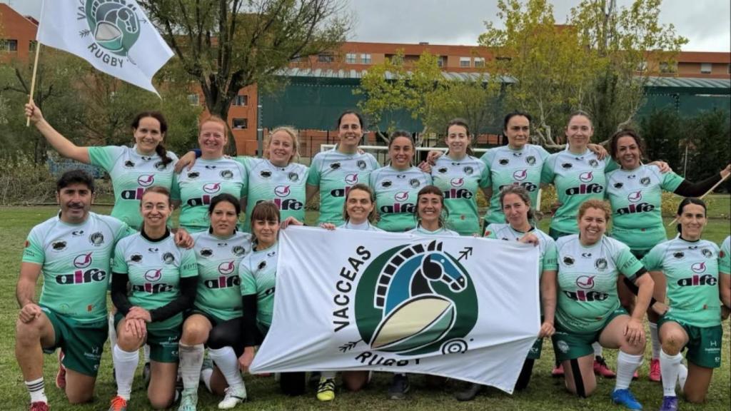 El equipo al completo de Vacceas Rugby, formado por mujeres de más de 35 años de Valladolid