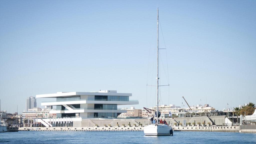 Edificio Veles e Vents en el entorno de La Marina de Valencia. EE