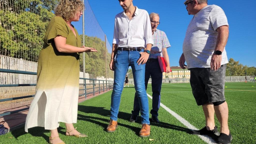 La concejala Natalia Buzón, a la izquierda de la imagen.