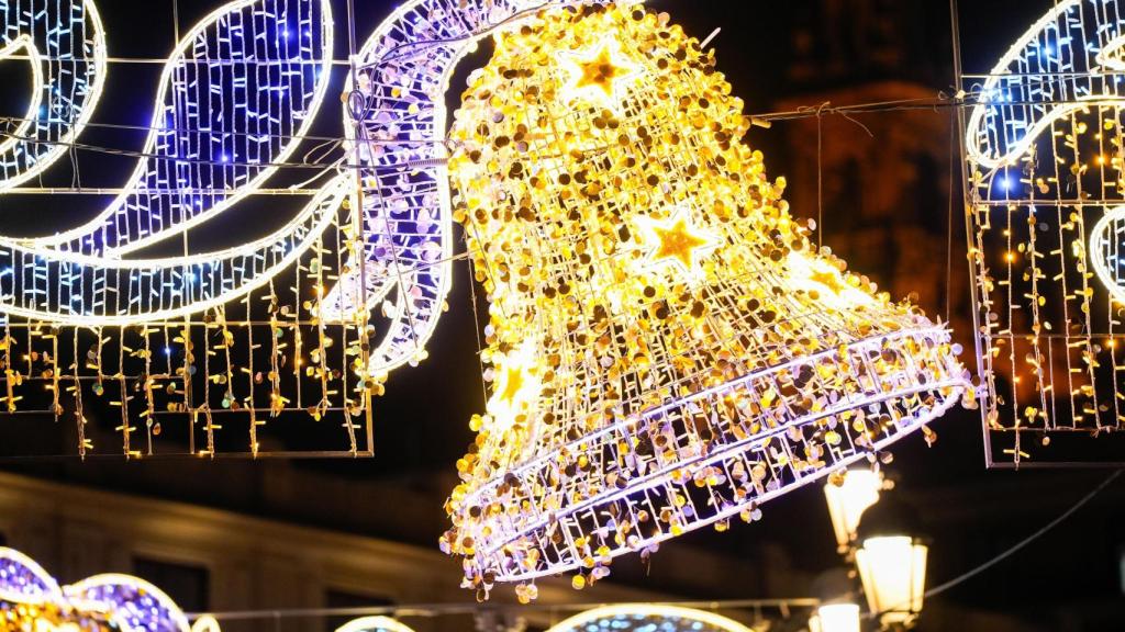 Parte de la iluminación navideña de Sevilla en 2024.