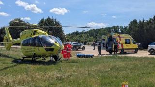 Momento del rescate del motorista herido
