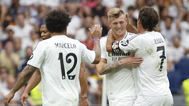 Kroos celebra junto a Raúl y Marcelo en el Corazón Classic Match