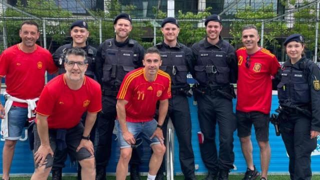 Los policías españoles con los alemanes tras el robo