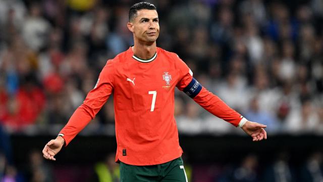 Cristiano Ronaldo, frustrado durante el partido ante Alemania.