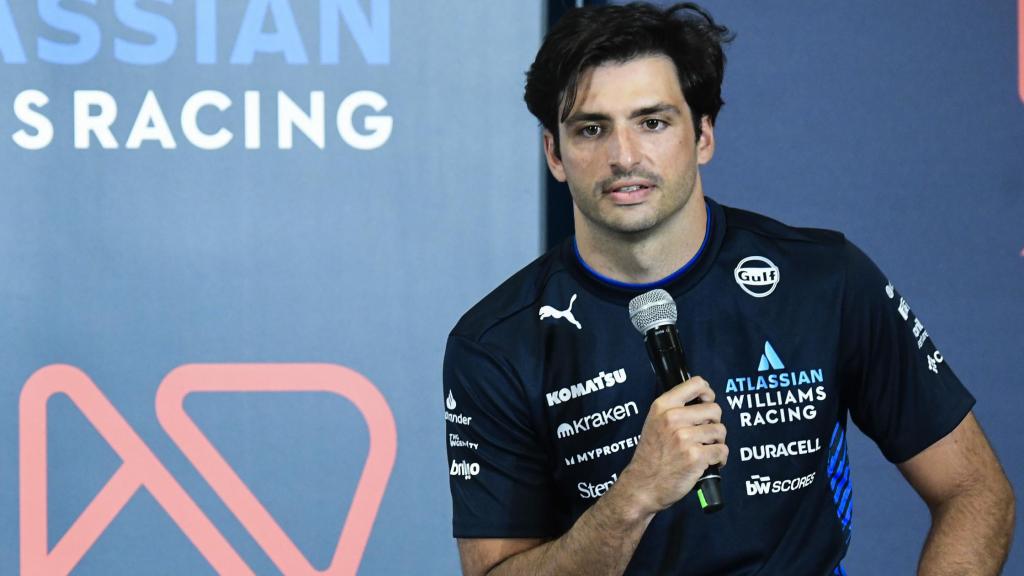 Carlos Sainz atiende a los medios en una rueda de prensa en Madrid.