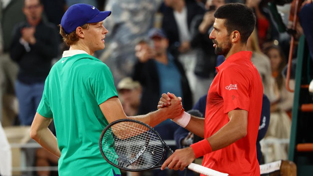 Djokovic felicita a Sinner por su victoria en las semifinales de Roland Garros.