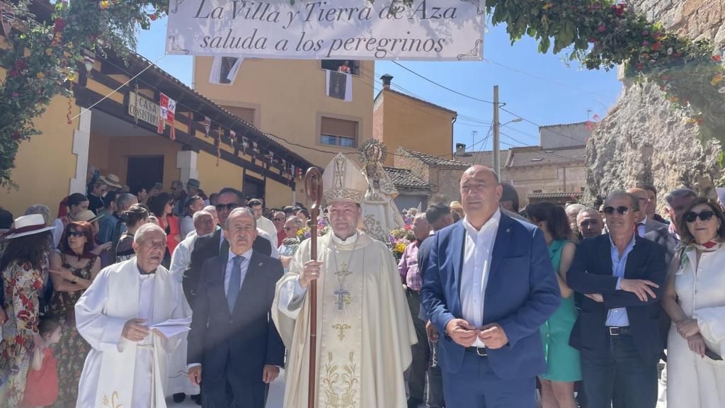 El presidente de la Diputación de Segovia, Miguel Ángel de Vicente, acompaña a los vecinos de Aldehorno y Aldeanueva de la Serrezuela en el Gran Jubileo a la Virgen de la Cueva