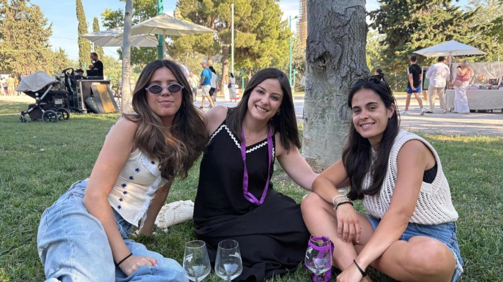 Tres amigas disfrutan del I Festival Internacional de la Garnacha
