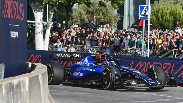 Carlos Sainz recorre algunas de las calles del futuro circuito de Madring
