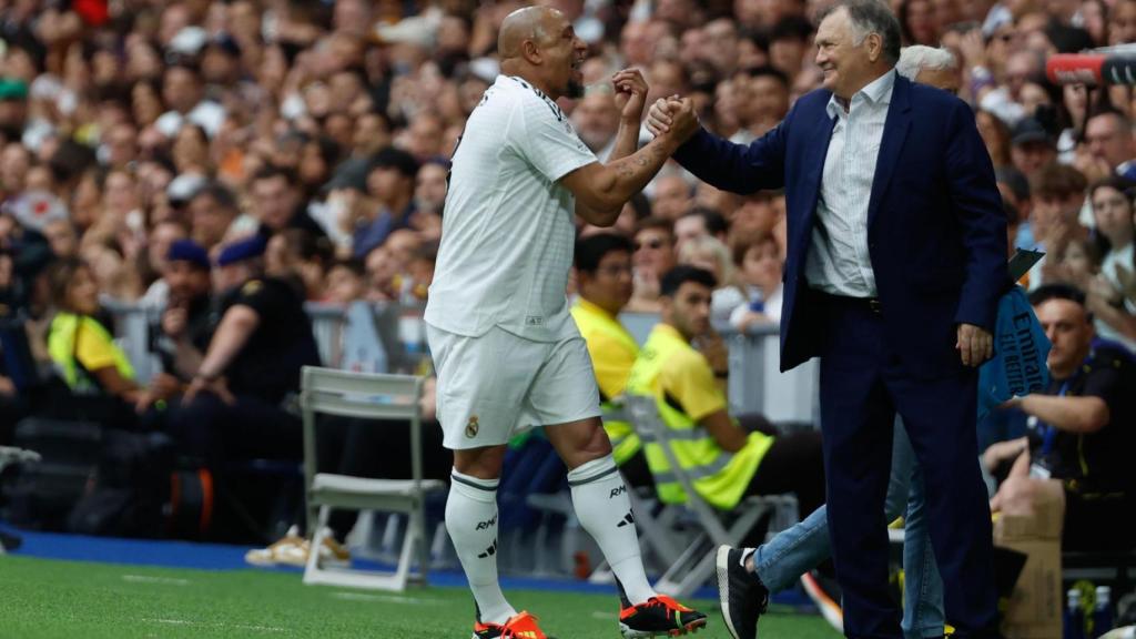 Roberto Carlos y José Antonio Camacho, que entrenaron a los veteranos del Real Madrid
