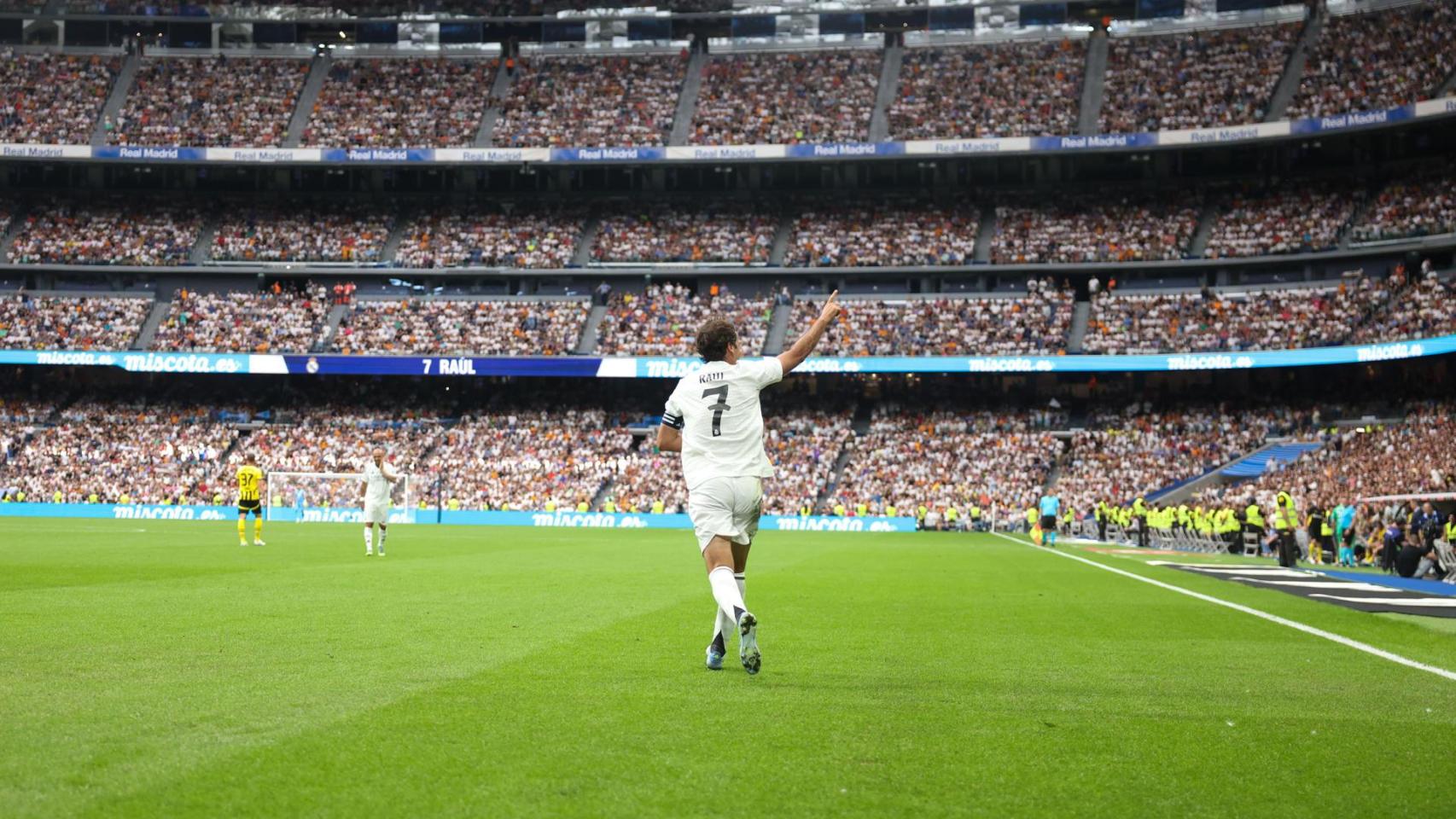 Raúl celebra su gol en el Corazón Classic Match