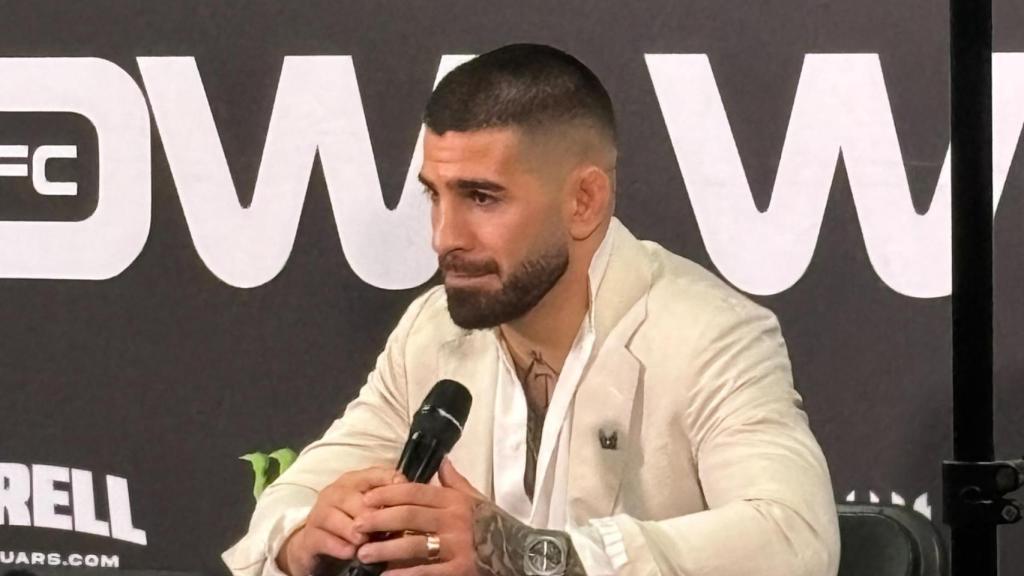 Ilia Topuria, en la rueda de prensa posterior a WOW 20