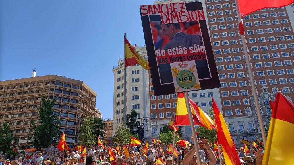 Una pancarta en la concentración de este domingo en Plaza de España.