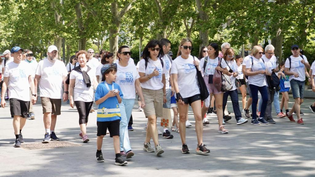 Participantes en la VIII Marcha Solidaria de la Asociación de Diabetes de Valladolid, este domingo en la capital vallisoletana
