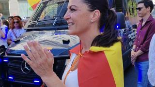 La exdiputada de Vox Macarena Olona, este domingo en la manifestación de la plaza de España de Madrid.