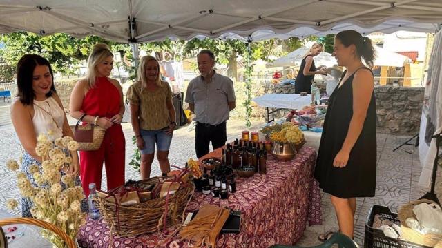 Megía en una feria artesana.