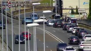 Un conductor ebrio que viajaba con un menor causa un accidente en A Coruña y da positivo en drogas