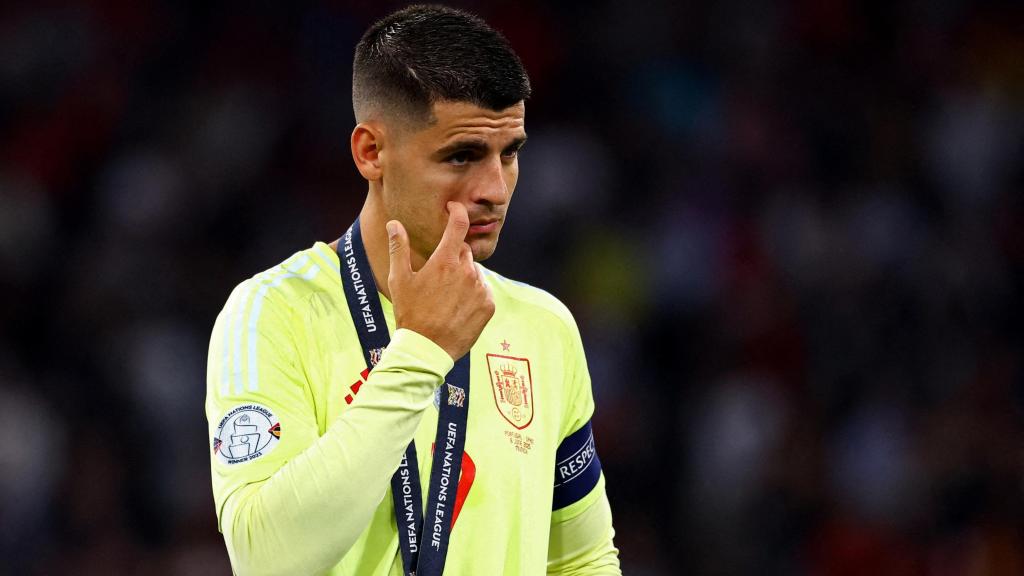 Álvaro Morata, cabizbajo después de perder la final de la Nations League.