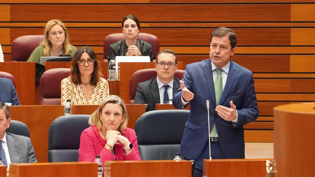 El presidente de la Junta, Alfonso Fernández Mañueco, durante el último pleno de las Cortes de Castilla y León