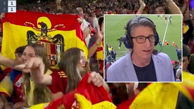 Juan Carlos Rivero y el público del Portugal-España, en un fotomontaje de BLUPER.