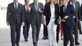 El presidente de la Junta, Alfonso Fernández Mañueco, a su llegada al foro de La Razón celebrado este lunes