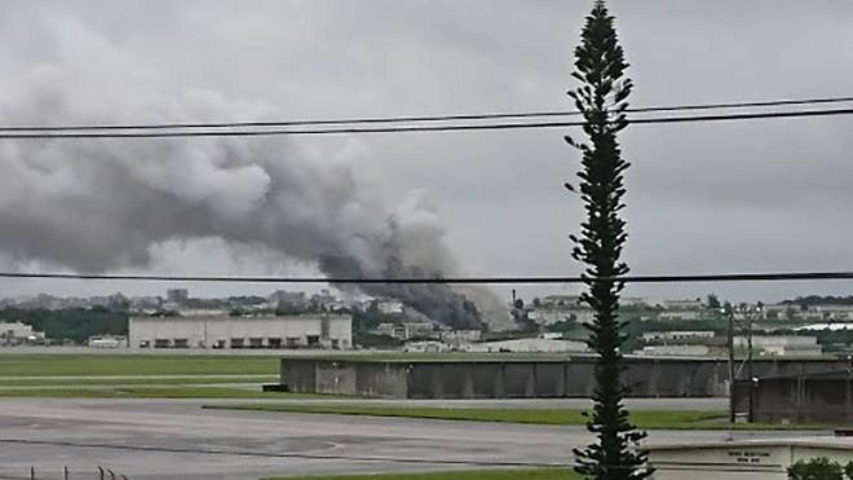 Momento de explosión en la base aérea de Kadena, en Okinawa, Japón.