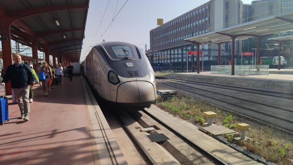 Primer tren que ha realizado el trayecto Vigo-Madrid en menos de 4 horas.