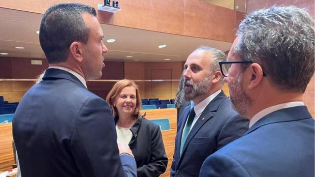 Sergio Pastor junto a Vicent Mompó y Reme Mazzolari. Vox