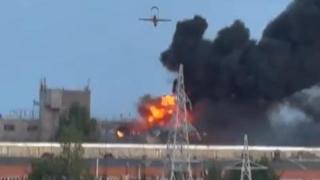 Un dron ucraniano segundos antes de impactar contra una fábrica rusa en la región de Chuvasia.