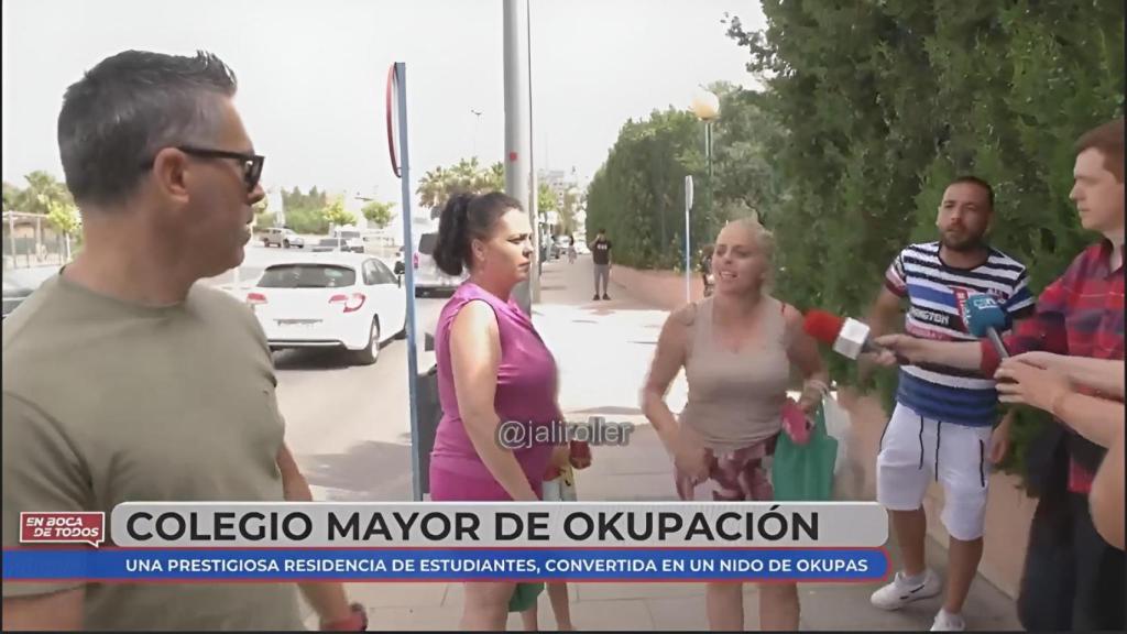 Momento del enfrentamiento entre los okupas y un vecino.