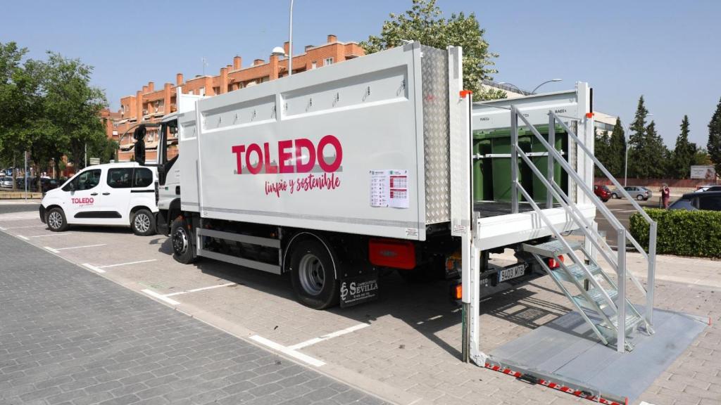 El punto limpio móvil ha sido presentado este lunes en el Polígono.