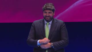 El presidente autonómico, Fernando López Miras, entrega las Medallas de Oro del Día de la Región de Murcia.