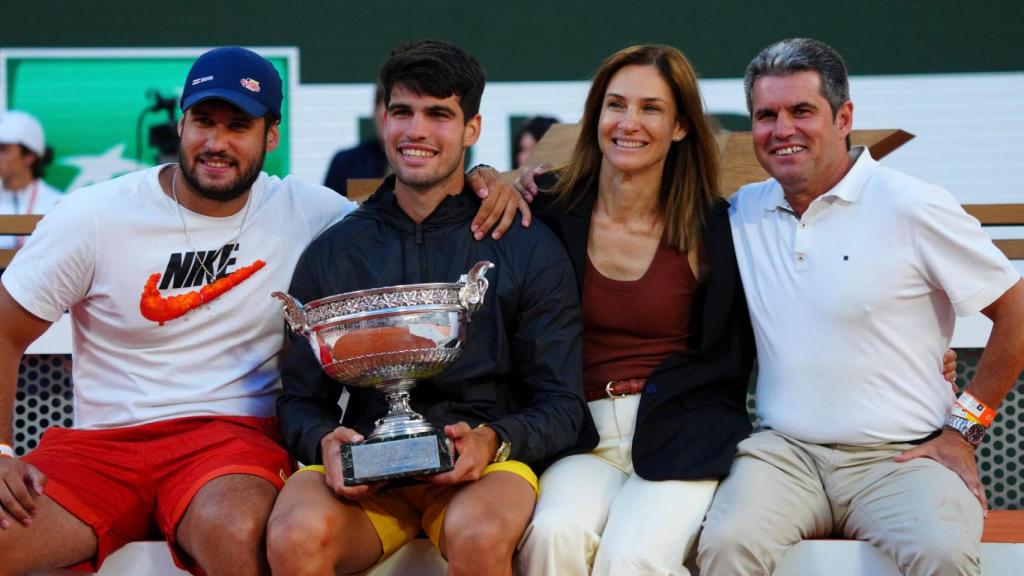 La familia de Carlos Alcaraz en el Roland Garros de 2024.