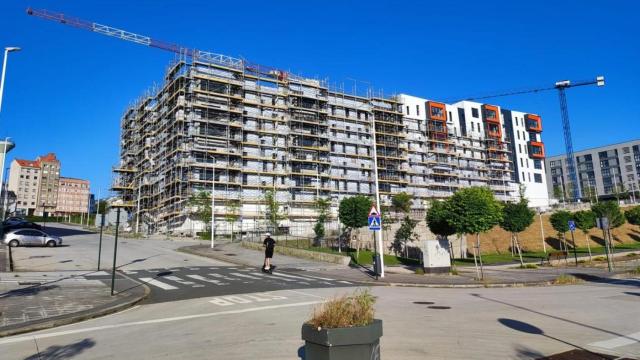Edificio en construcción en el barrio de Xuxán de A Coruña.