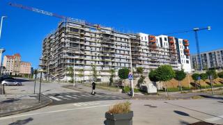 Edificio en construcción en el barrio de Xuxán de A Coruña.