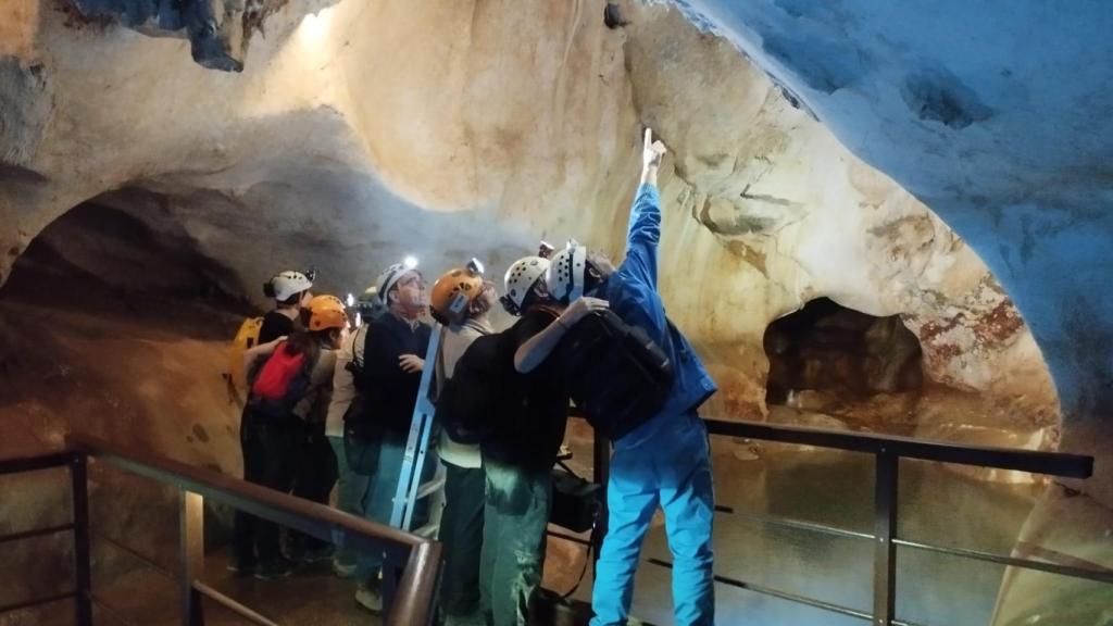 Sala del Lago, en la Cueva del Tesoro de Rincón de la Victoria.