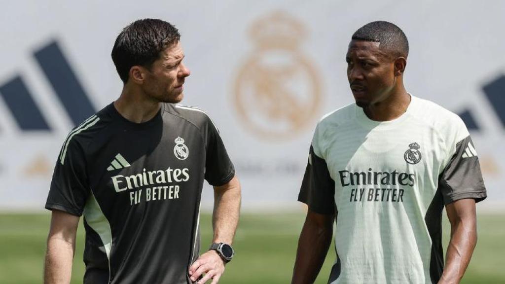 Xabi Alonso y Alaba, en el entrenamiento del Real Madrid