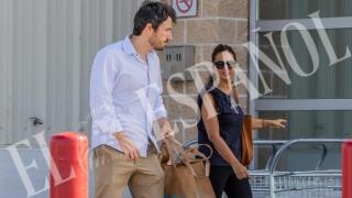 Marta Lopez y Alejandro Huerta en el hipermercado Costco de Las Rozas.