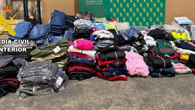 Prendas incautadas por la Guardia Civil al feriante en Lerma
