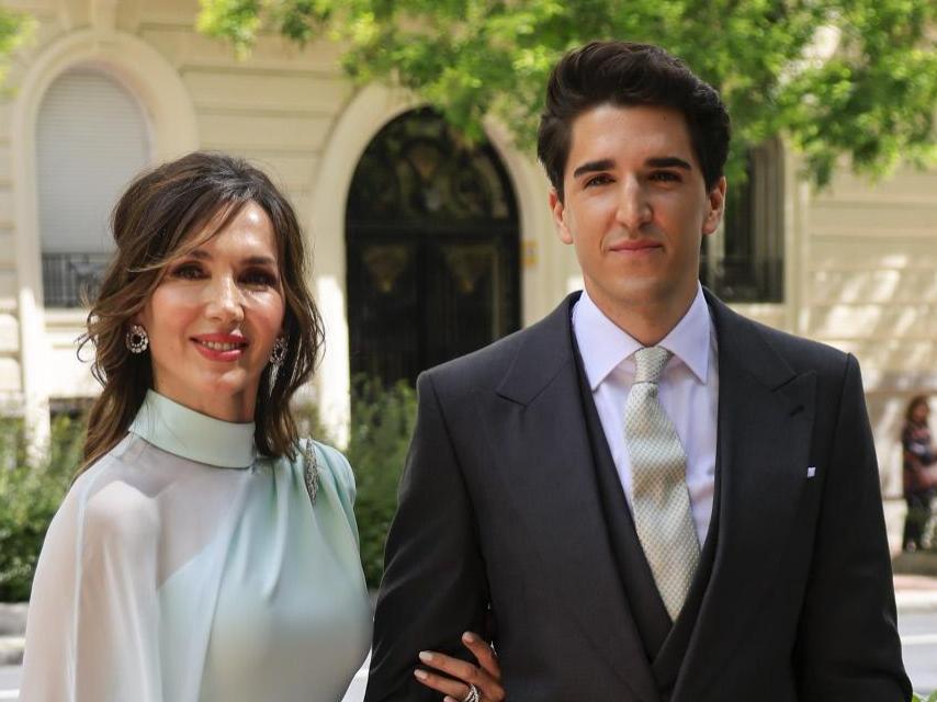 Paloma Lago y su hijo Javier, el día de la boda de éste.