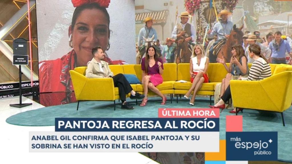 Colaboradores durante el programa de hoy.