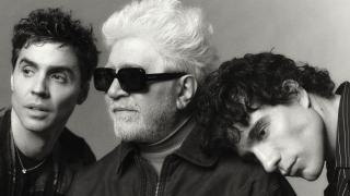 Javier Ambrossi, Pedro Almodóvar y Javier Calvo. Foto: Nerea Garro