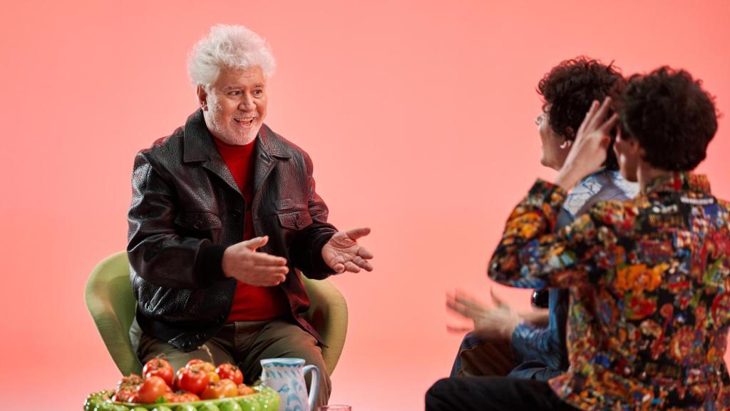 Pedro Almodóvar, Javier Calvo y Javier Ambrossi, durante la entrevista de 'Pedro x Javis'. Foto: Mista