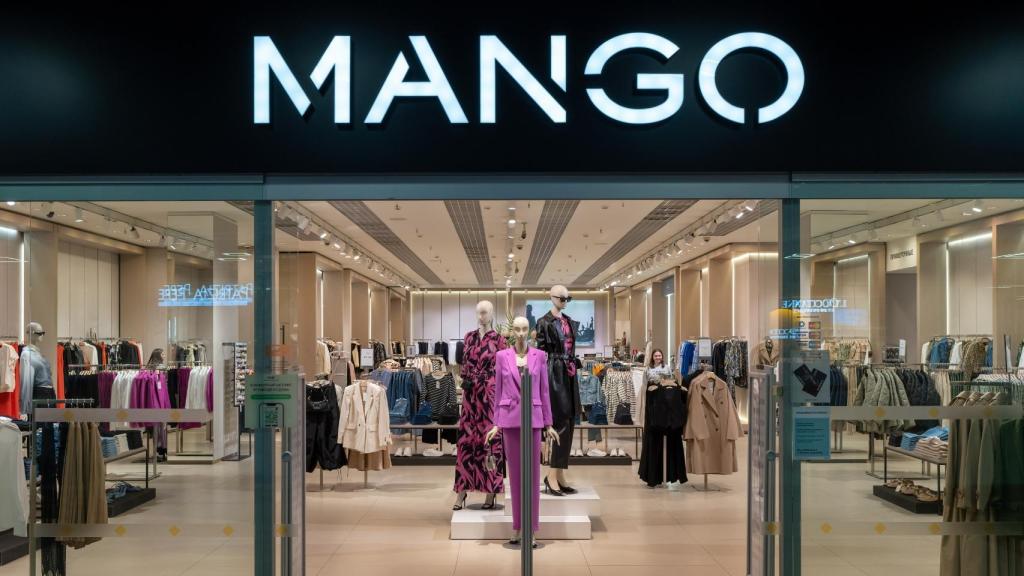 Una tienda de Mango, en una imagen de Shutterstock.