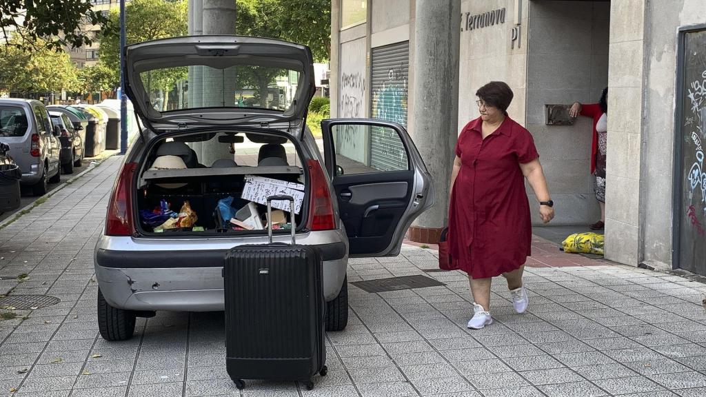 Una madre divorciada y su hijo abandonan su vivienda en Vigo, en ejecución de una sentencia de desahucio