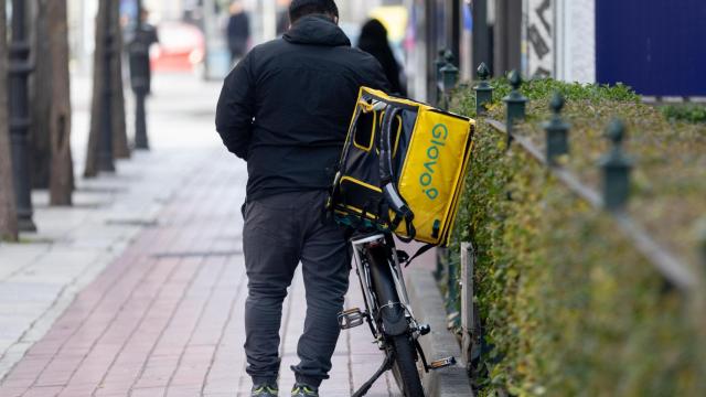 Un repartidor de Glovo en Madrid (España).